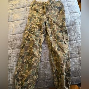 Abercrombie 90s baggy cargo pants in olive camo.